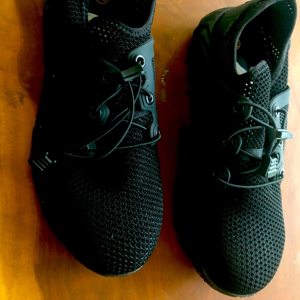 Invincible women’s defender shoe